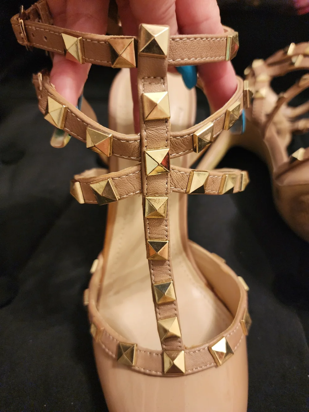 BCBG Pointed Nude Patent Leathet Heels with Gold Pyramid Studs Size 7.5